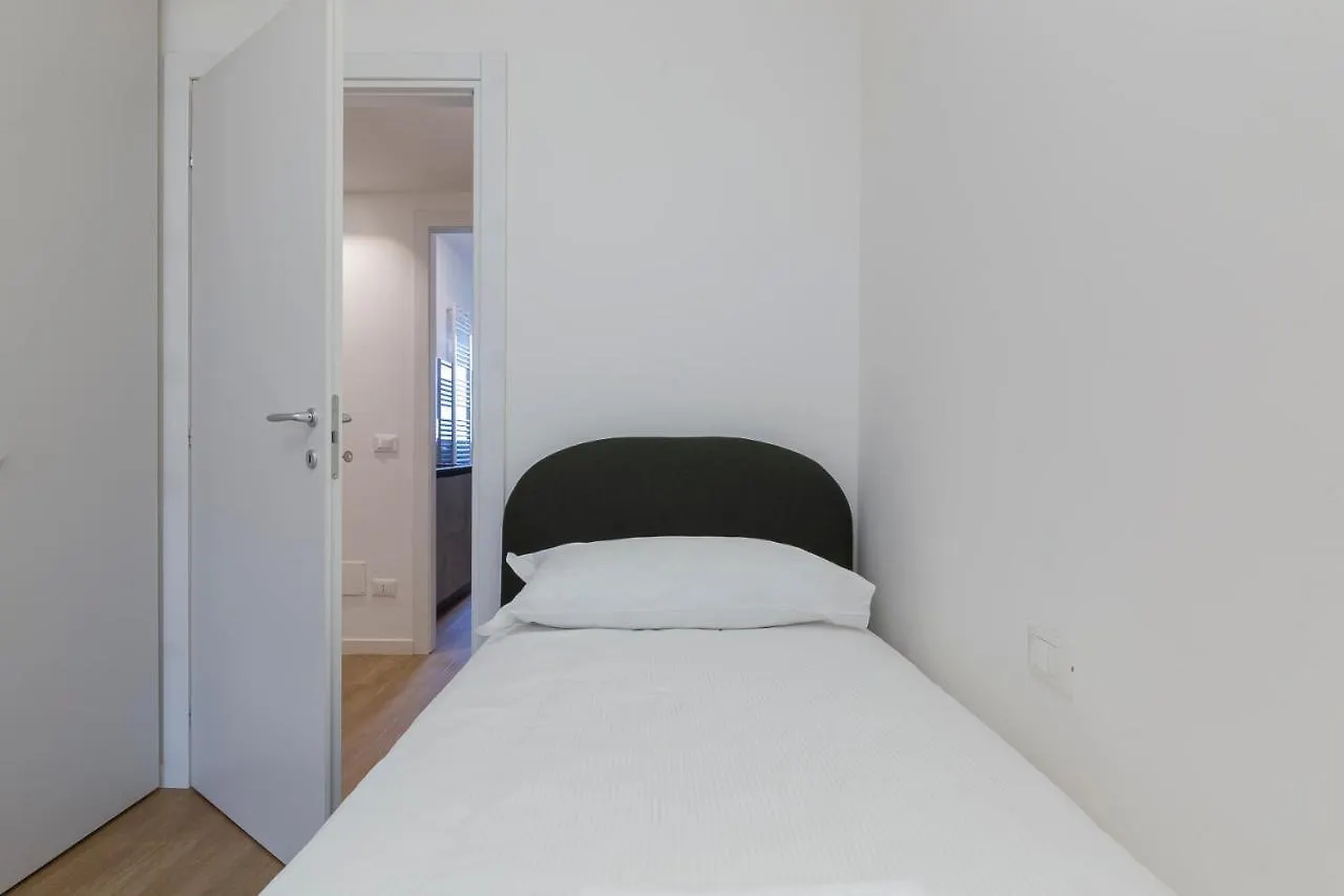 Luxury Apartment Near Navigli - Anemoni 5 Milan Italy