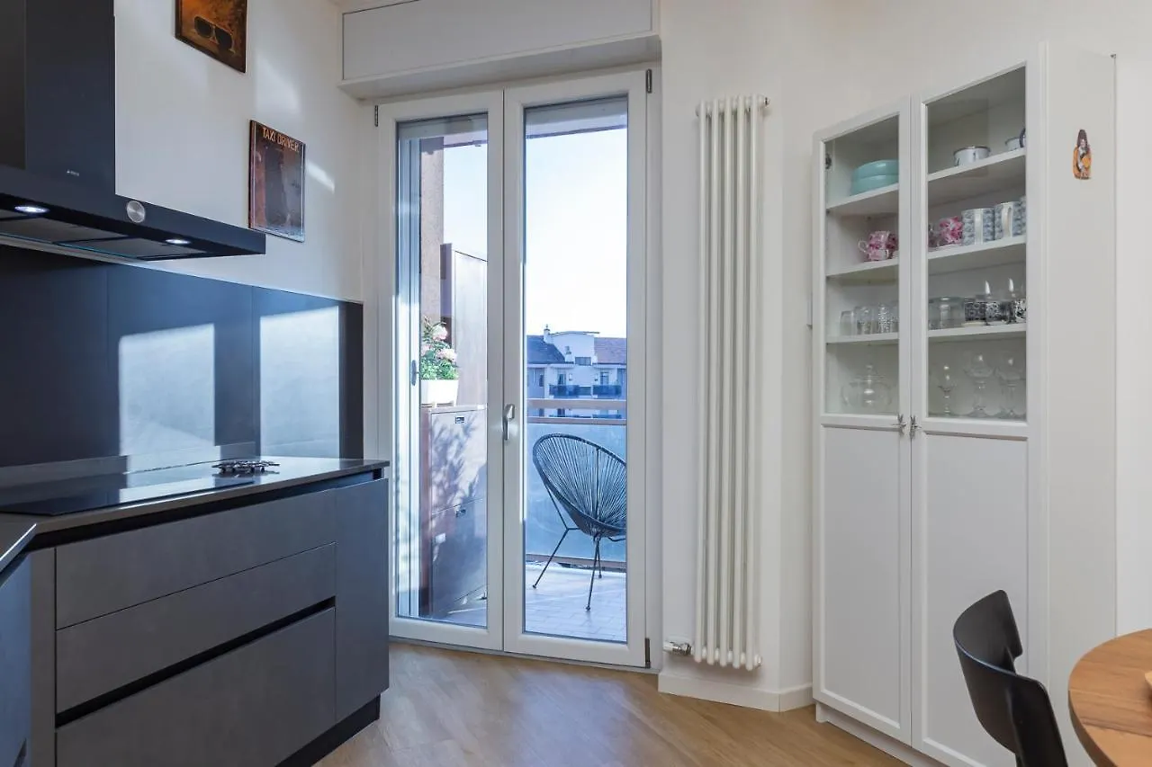 Luxury Apartment Near Navigli - Anemoni 5 Milan Italy