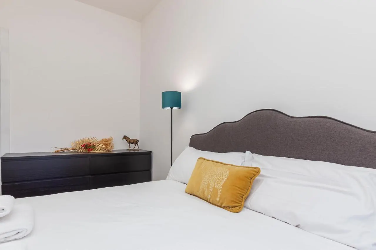 Luxury Apartment Near Navigli - Anemoni 5 Milan Italy